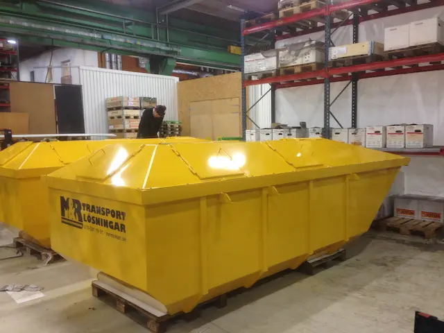 Täckt container