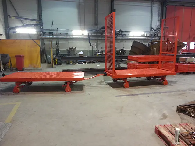 Transporttag inne i fabrik
